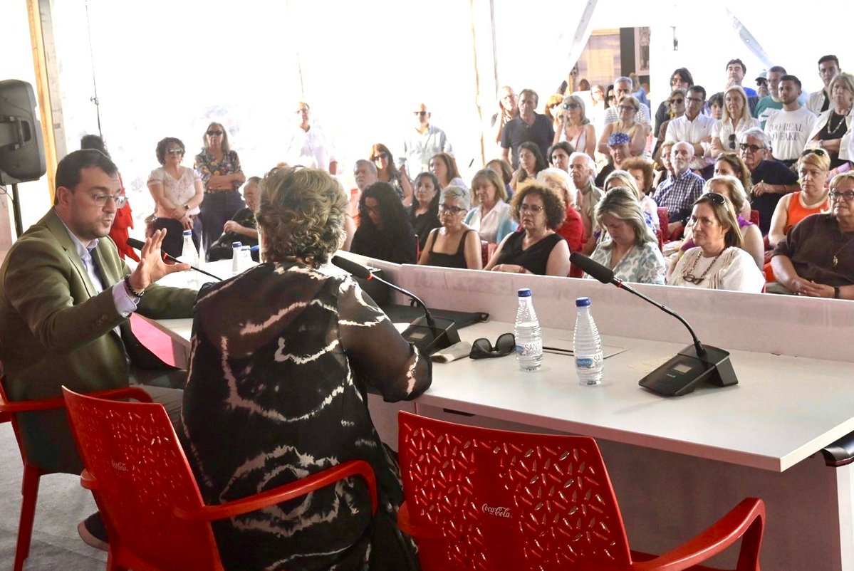 snegra's tweet image. Charlamos con Adrián Barbón.
Conversación moderada por Almudena Iglesias.
Palabra pública, reflexión compartida.
#SemanaNegra2025 #AdriánBarbón #Gijón