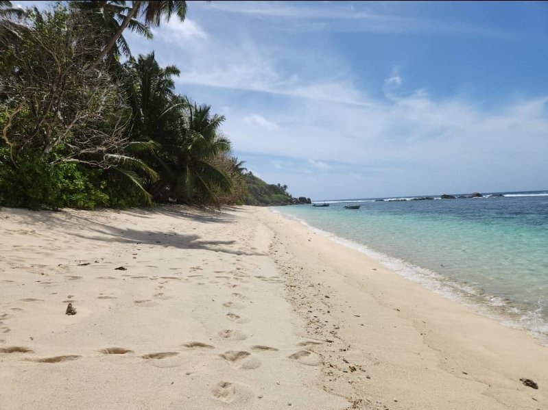 Guy's kalangala island 🏝. 
It's too cold 🥶