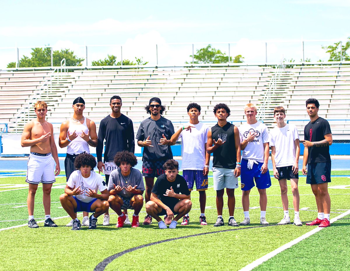 Ross Apo🇹🇴 (@rossapowr_ez) on Twitter photo WHOLE SQUAD WIT ME🫡
DIFFERENCE with me vs most other trainers is I DO NOT pick & choose athletes.
I work with ALL🔑
ALL of these guys have been training with me since FRESHMAN year, or BEFORE✅
#MILEWR #BuiltNotBorn
<a href="/SkysTheLimitWR/">Margin Hooks</a> <a href="/DUiagalelei/">Big Dave Uiagalelei</a> <a href="/Andy_Pham1/">Andy</a> <a href="/BrandonHuffman/">Brandon Huffman</a> WHOLE SQUAD WIT ME🫡
DIFFERENCE with me vs most other trainers is I DO NOT pick & choose athletes.
I work with ALL🔑
ALL of these guys have been training with me since FRESHMAN year, or BEFORE✅
#MILEWR #BuiltNotBorn
<a href="/SkysTheLimitWR/">Margin Hooks</a> <a href="/DUiagalelei/">Big Dave Uiagalelei</a> <a href="/Andy_Pham1/">Andy</a> <a href="/BrandonHuffman/">Brandon Huffman</a>