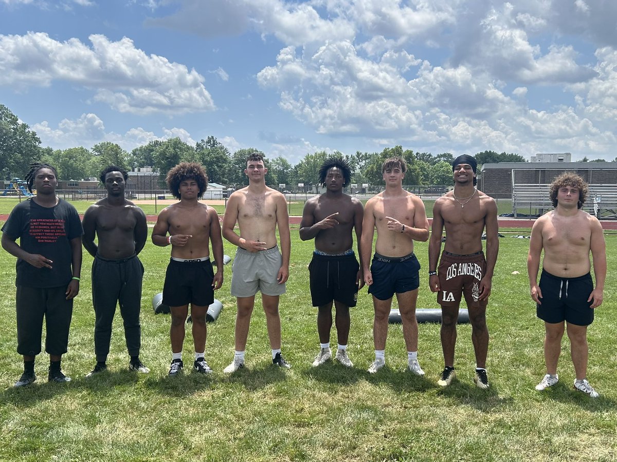 EliteDawgz_'s tweet image. Great Session with some Dawgz‼️
Emphasis Of The Day:
Angles
Hand Placement
Footwork
Run Read/Fits
@LeonCunnin73423
@nas_buff
@jjholloway1557
@MontanaH_31
@AnthonyJalloh52
@prestonlunsfor4
@royprice41
@jackopachy
Elite Dawgz🐶🐶🐶
#TrainOrComplain