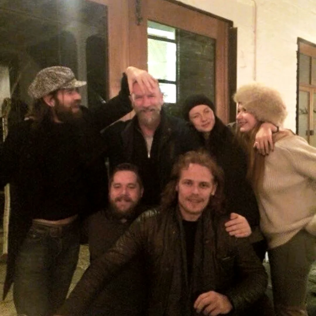 point_blank1959's tweet photo. The early days benders. Cast and creatives getting together with the energy of every beginning. #outlandercast #rondmoore #terrydresbach #marildavis https://t.co/7tf1esXWzn