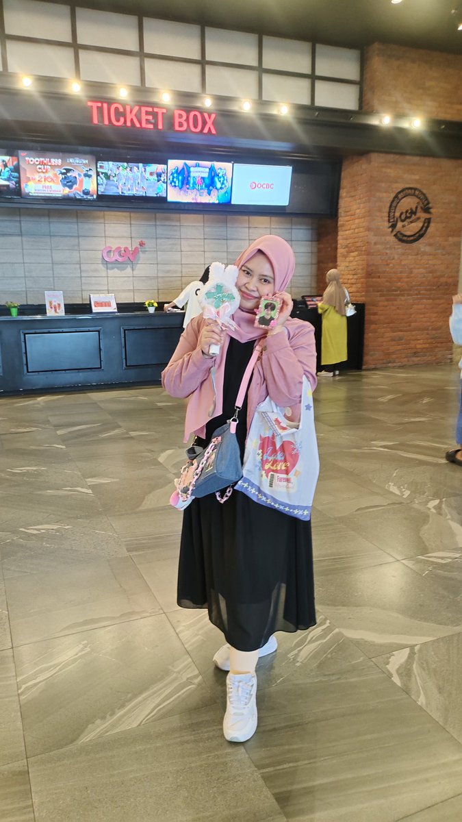 page_erikaa's tweet photo. Pas nonton ASM langsung
Pas nonton ASM di biokop https://t.co/LfCSGWhtWs