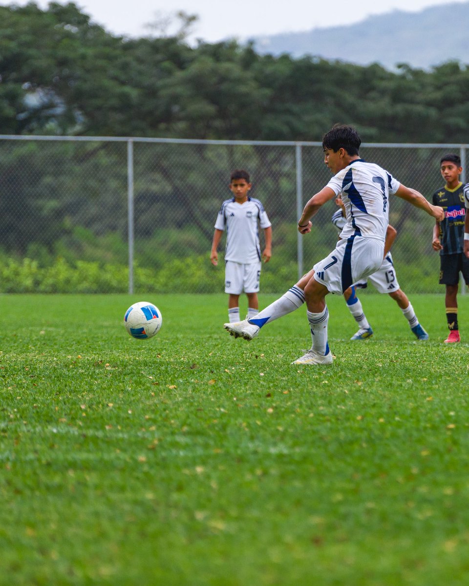 CSEformativas's tweet image. #Sub13 |  ¡GOOOOOOOOOOL! 💪🏻

⚽️ Michael Balladares

CSEmelec 1 - 3 Manta FC 

#VamosEmelec
