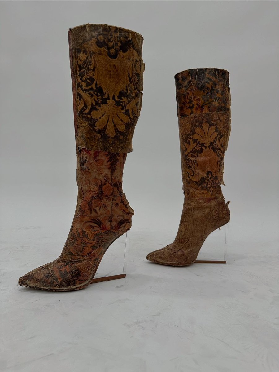 LaModeUnknown's tweet image. The tabi knee-high BOOTS of ✨Maison Margiela✨ Artisanal 2025 by Glenn Martens.🪡