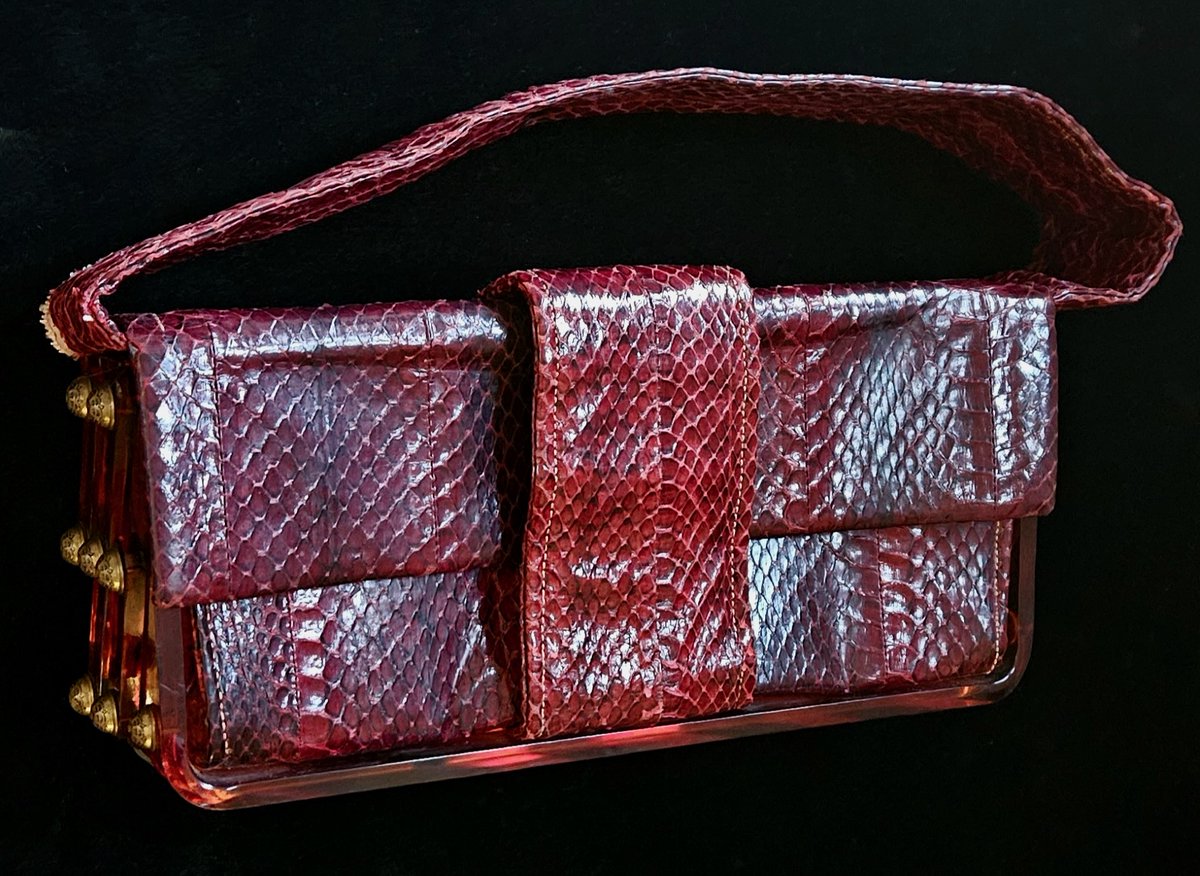 Today on the website, our updated article about artist and designer Eric de Kolb. vintagepursegallery.blogspot.com/2025/07/eric-d… #vintage #handbags #purses #pursecollection #handbaghistory #fashionhistory