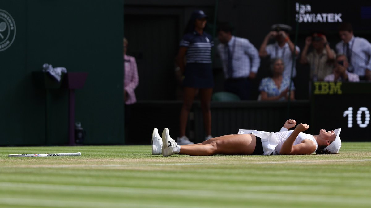 tecnifibre's tweet image. When you’ve just won your 6th Grand Slam title and your very first one in London… 🥹
Once again, congratulations @iga_swiatek 👏
#Tecnifibre #Swiateknifibre #IgaSwiatek
📸 @couvercelleanto