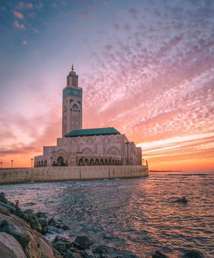 TrtTa241606's tweet photo. 🕌 Hassan II Mosque – Casablanca
A stunning mosque by the ocean, featuring the world’s tallest minaret and a retractable roof.
Open to all visitors to explore Morocco’s rich Islamic art.

#HassanIIMosque #Casablanca #VisitMorocco #MoroccoTourism https://t.co/oCLMGpKxxQ