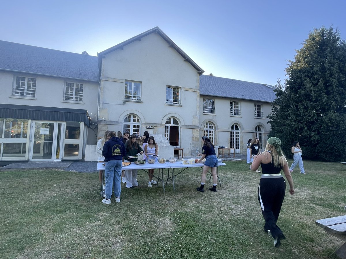 Mme Bowen tweet media