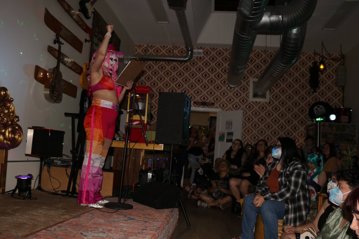 foxbitejosten's tweet photo. i had a lesbian drag show!!!!! 🧡🤍🩷 https://t.co/11rod24fxy