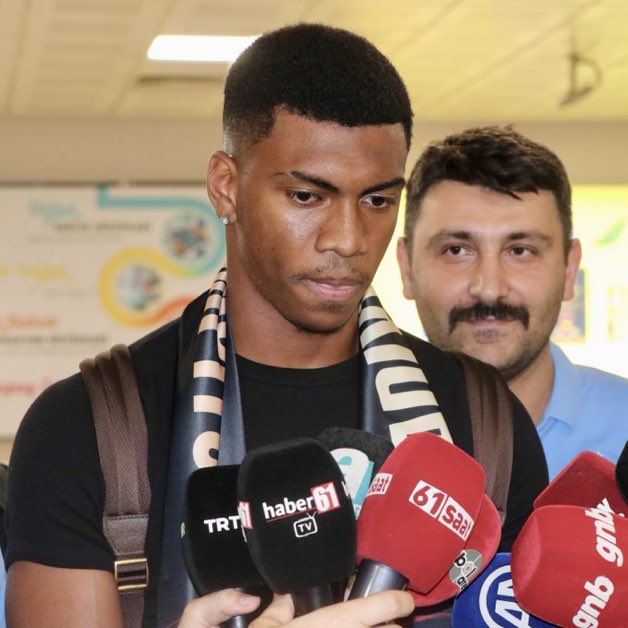 🔴🔵 Felipe Augusto, resmen Trabzonspor'da.

🔸5 M€ bonservis bedeli
🔸 Yıllık 1 M€ maaş
🔸 4+1 yıllık sözleşme