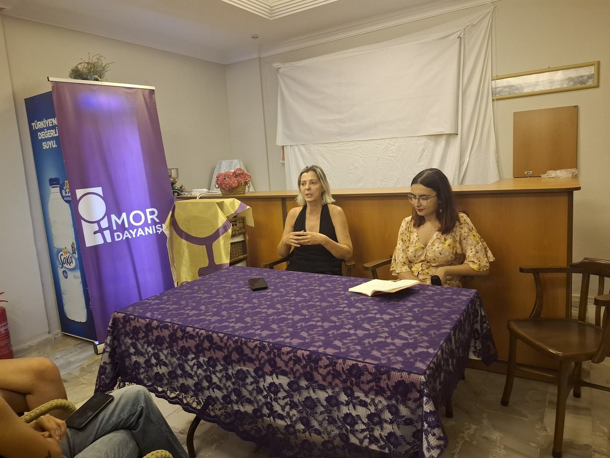 istMorDayanisma's tweet image. Marmara bölgesi 9. Yaz Kadın Kampımızın 2.gününe Yazar Burçe Bahadır'ın 'Deliliğe Zarif Bir Giriş' kitabının söyleşisiyle devam ediyoruz.
#MücadeleninDalgasınaKapılmaZamanı
#yazkampı