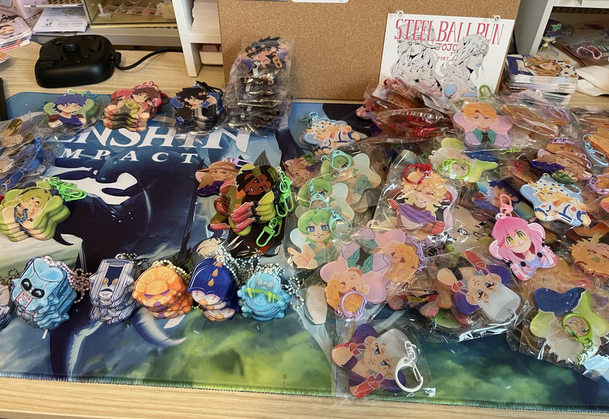 nitillee's tweet image. yea i can’t even take a nice photo of all my charms…