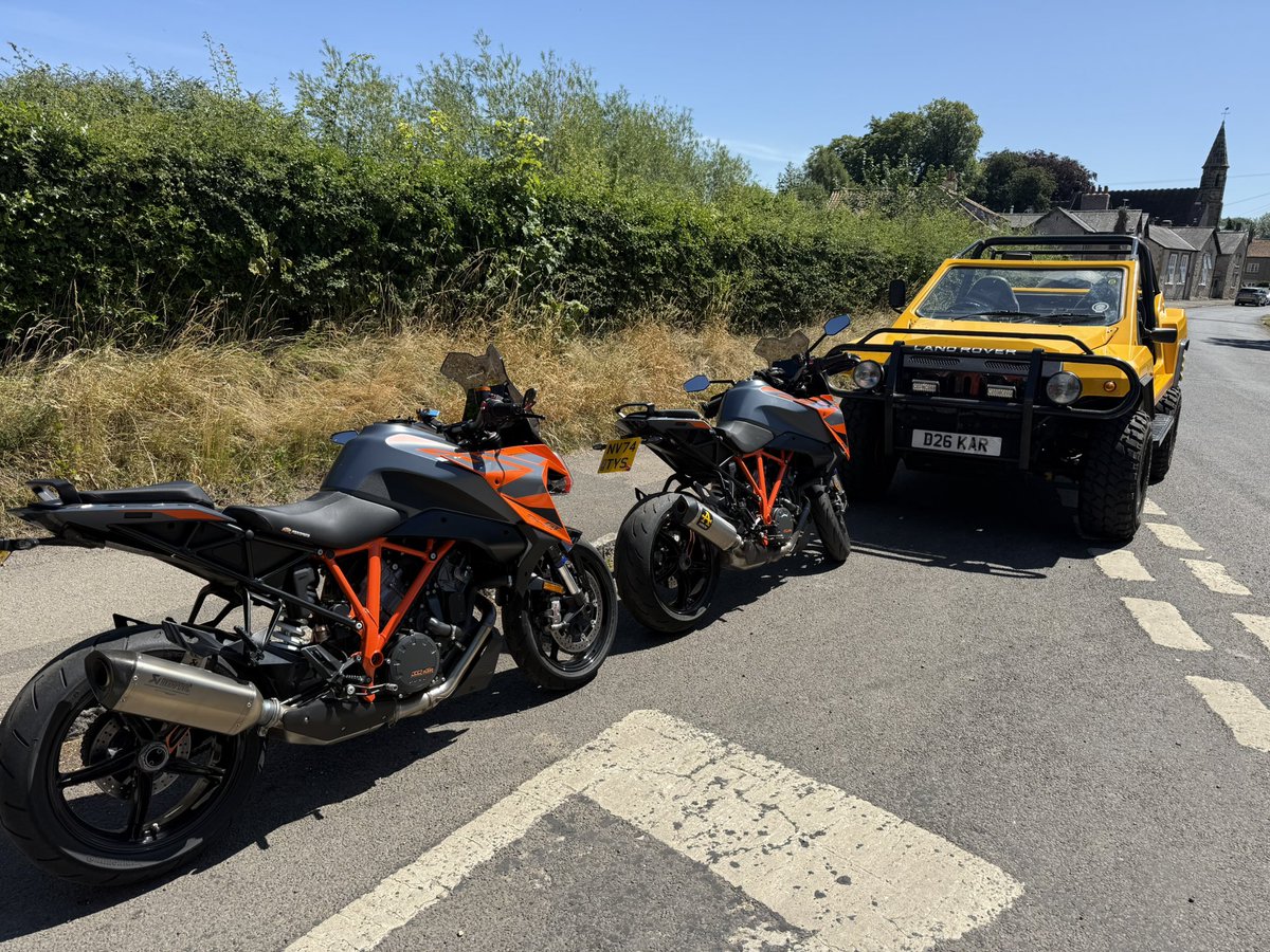 JohnBrown4x4's tweet photo. Come on then…..let’s see all those “toys out” shots…..doesn’t have to be a Land Rover!!! #sunsout #toys #landrover #softtop https://t.co/CCwfULOou0