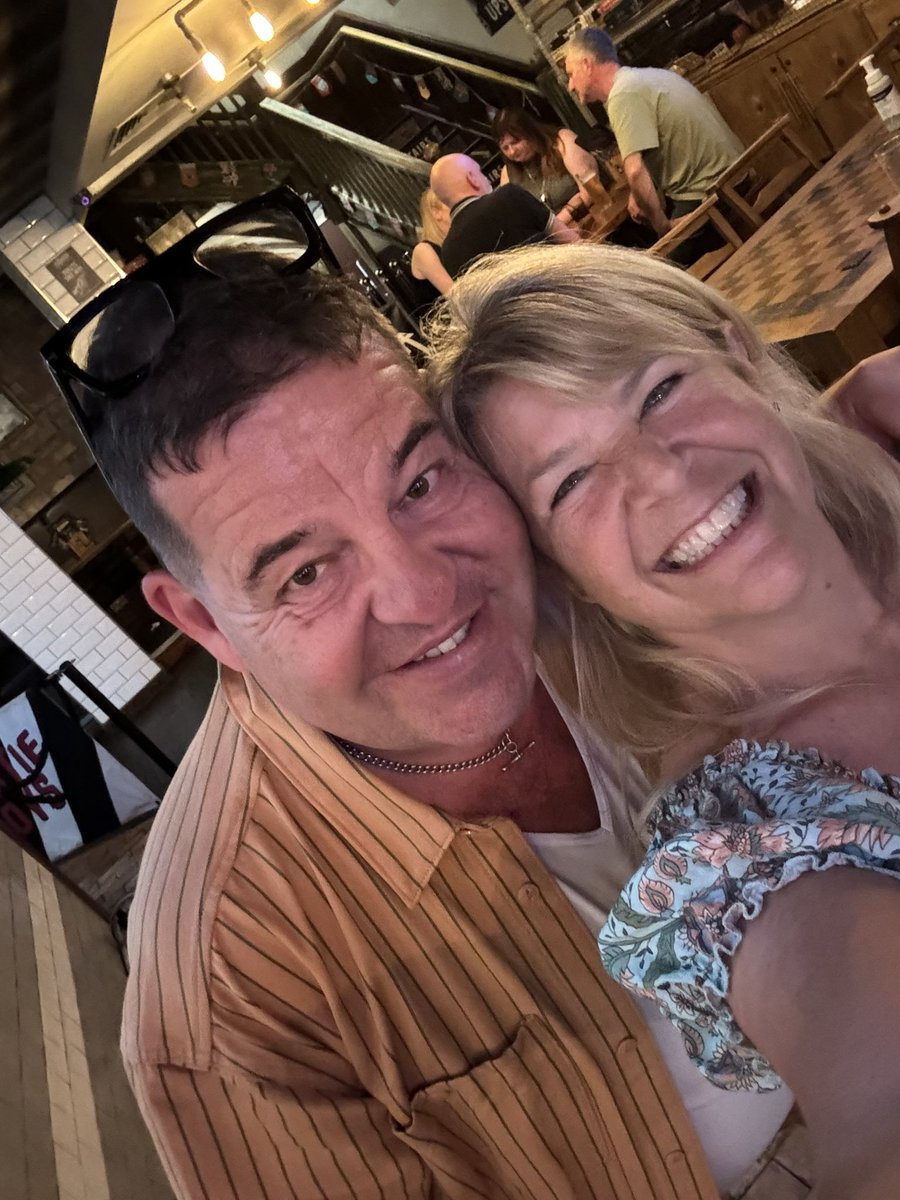 EdenDoraTrust's tweet image. Great catch up with one of our amazing Patrons @djwilliamsact whilst on tour with the fantastic @thelastlaughplay (amazing show that we definitely recommend seeing if you get chance!) catching up with all things EDT ๐
Thank you Damian for your support โค๏ธ๐
#encephalitis #ABI