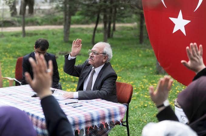 "Kürt sorunu, Arap sorunu, Arnavut sorunu, Türk sorunu yoktur; İslam Milleti'nin parçalanmışlık sorunu vardır!"

Sezai Karakoç