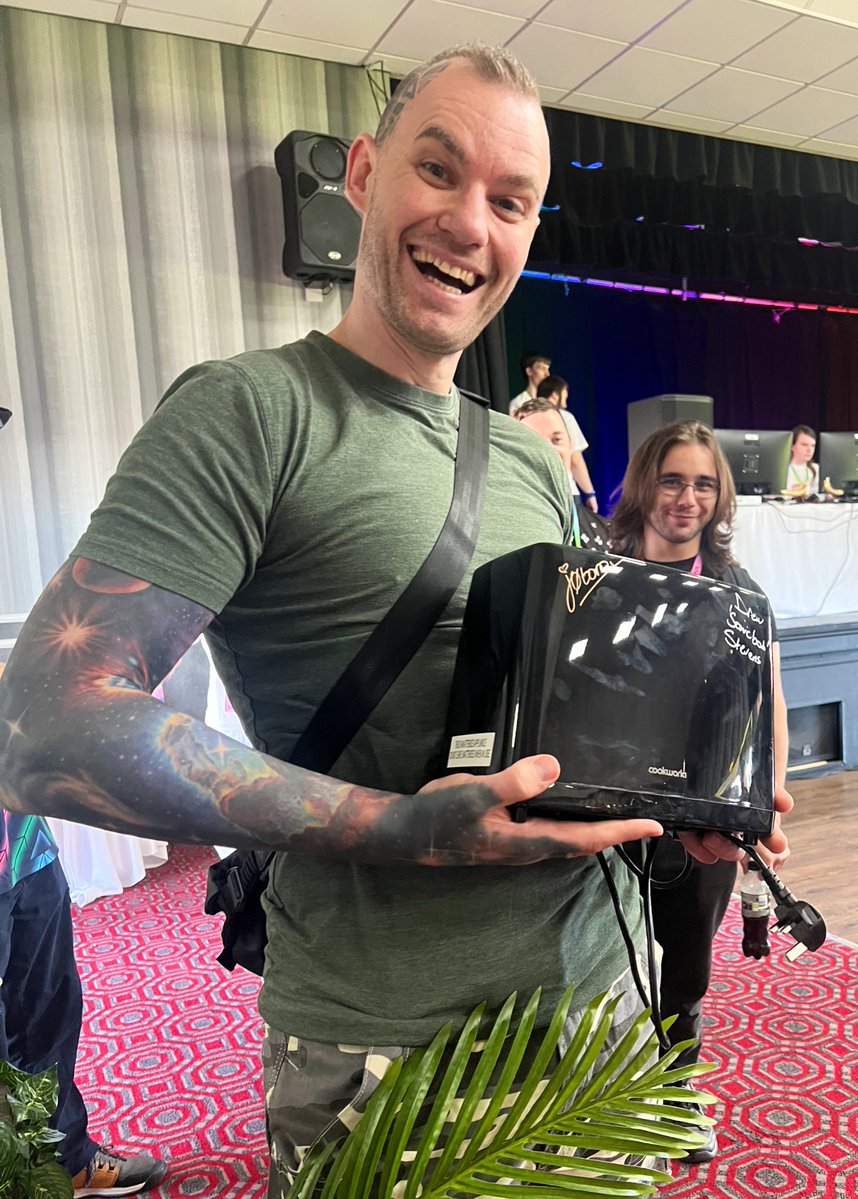 S0nicbob's tweet image. That's a wrap on #SoTFest2025, thanks again to everyone who came up to chat - it was great getting to meet you all and hear your stories.
The prize for the most random thing I signed this weekend goes to this toaster!
Thank you to all the @SoTFest crew, you are all incredible!