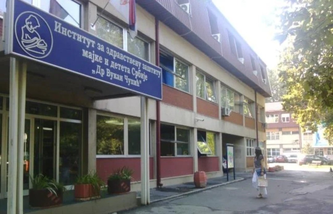 Na Institutu za majku i dete nema vode, jer su cevi zaražene bakterijom legionelom.
Pacijenti i osoblje nemaju vodu za piće ni za osnovnu higijenu.
Ovo je još jedna potvrda da država ne vodi računa ni o deci.
Za to vreme Vučić se hvali pobedom nad "obojenom revolucijom".
