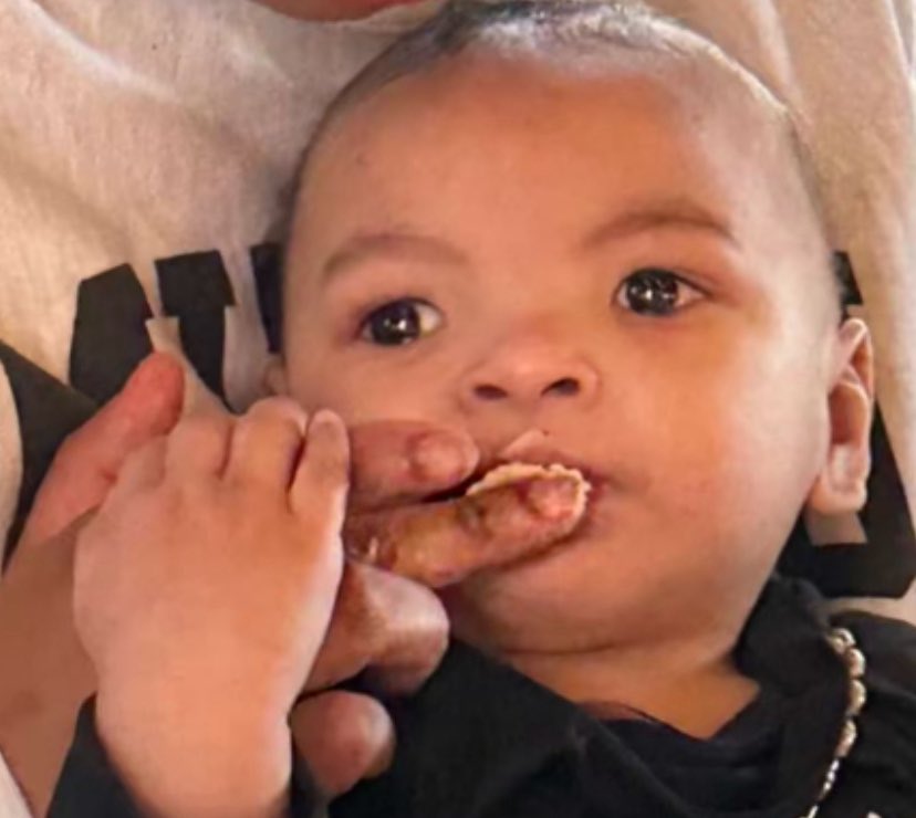 ChriseanJesus's tweet image. deez bitches keep tryna finger feed me and my 2nd birfday bout to be in 50 days, nutin changed ho, now get yo grape flavored backwood tastin finger out my mouf