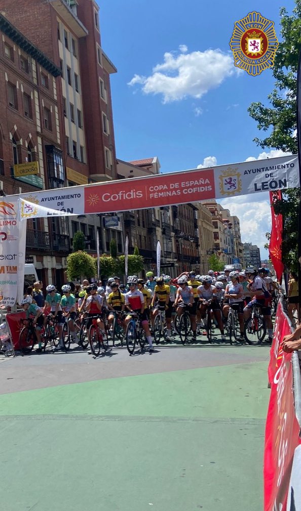 Dispositivo de Gran Premio Ciudad de León  del Campeonato de  España de Ciclismo Femenino 2025 en #LeónEsp 
Tres pruebas de categorías Master y Junior; Cadete y Senior. 
Un total de 400 corredoras
#PolicíaLocalCercaDeTi 
#Tu092León
