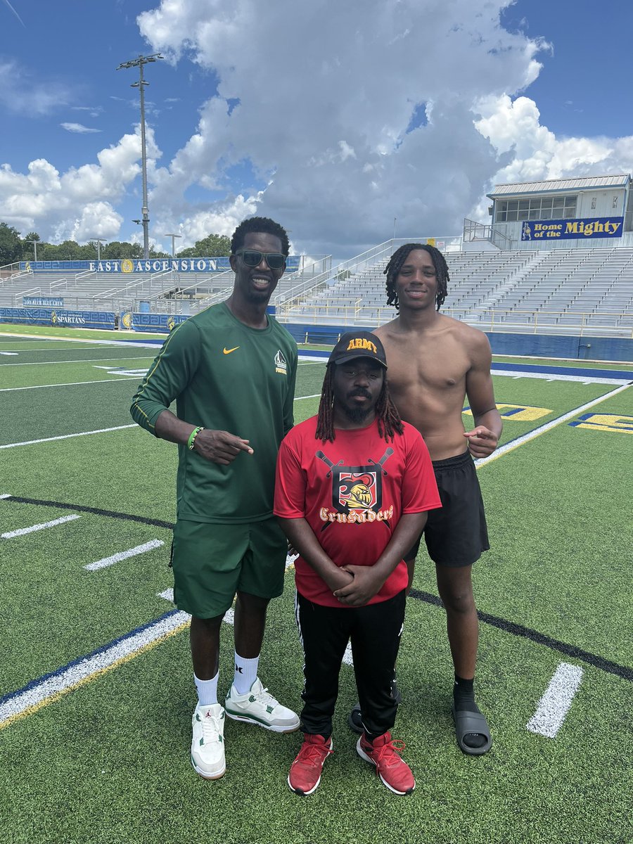 Had a Great time at the <a href="/KYSUFB/">Kentucky State University Football</a> camp with <a href="/LadarriusIrvin/">Coach Dee</a> Today thank you for the opportunity to compete today <a href="/LouisianaCommu1/">Community Christian College Crusaders</a> <a href="/_CoachLou_/">Djuan Louviere (Coach Lou) 🇭🇹🏴‍☠️</a> <a href="/coachfoley1/">Craig Foley 🏈</a>