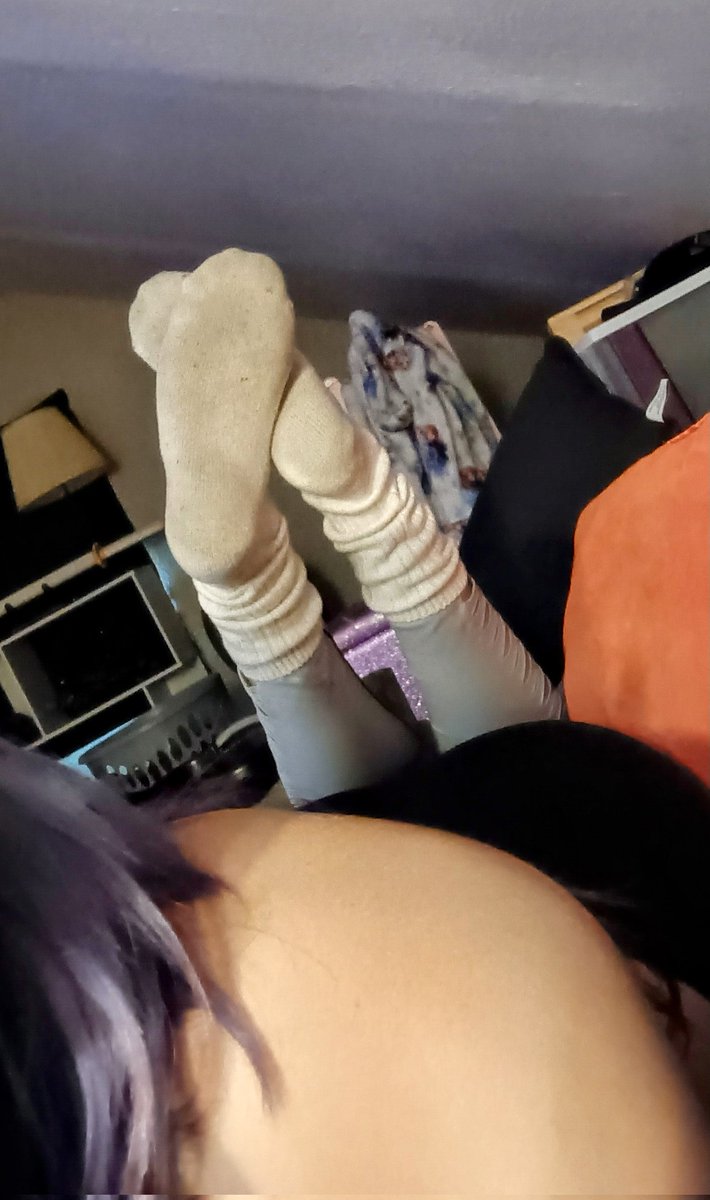 BluColSisters's tweet photo. Dirty socks after a long day 💖
#feetfetısh #dirtysocks #footfetısh https://t.co/W0O7DLDFiu