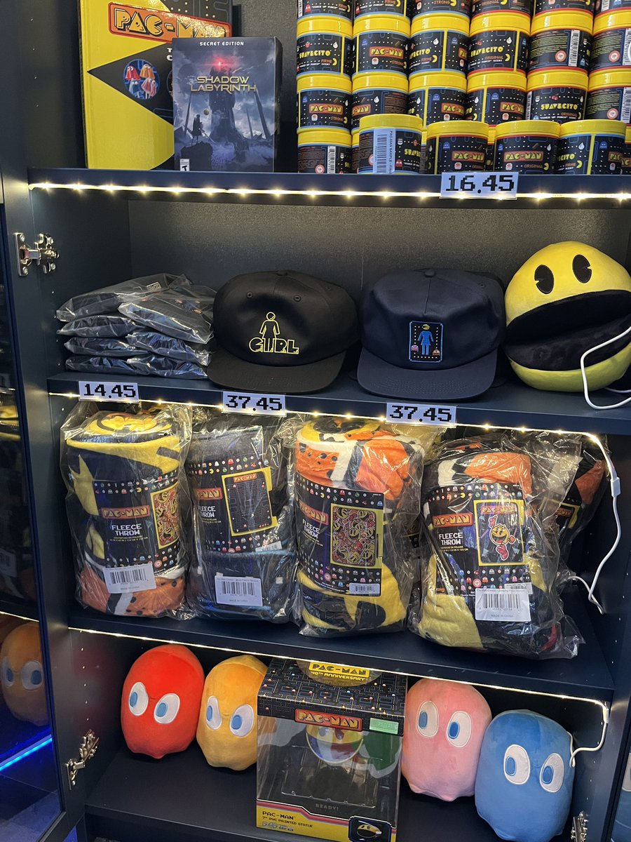 liketosweet's tweet image. #sdcc2025 #pacman #pacmancafe the Pac-Man Café pop up here in San Diego