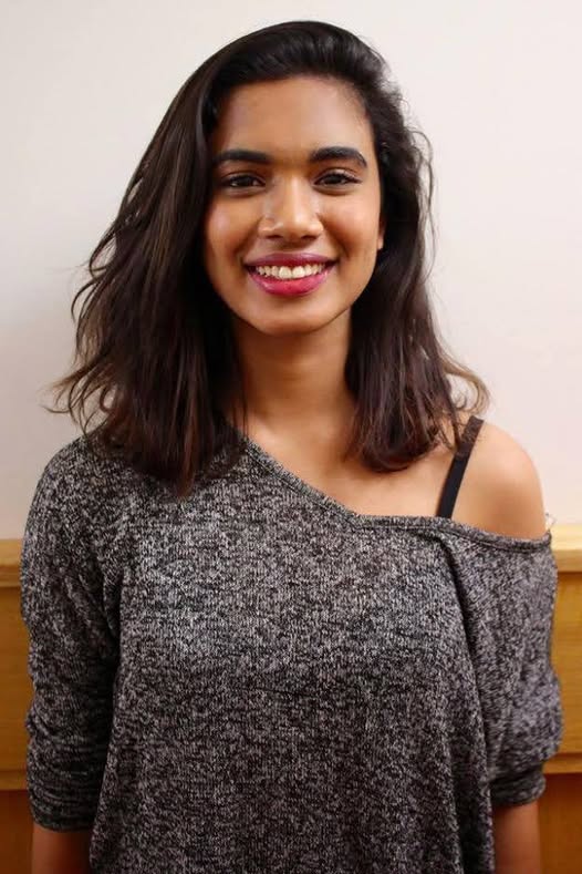 supriyaganeshbr's tweet image. Em ação p/ trazer destaque p/ membros do elenco da peça "Rapture, Blister and Burn" em 2015, Supriya afirma que seu jeito favorito de procrastinar é ficar no Tumblr, e sua compra mais cara e vergonhosa do mercado foi um pote de massa comestível de biscoito que ela devorou sozinha
