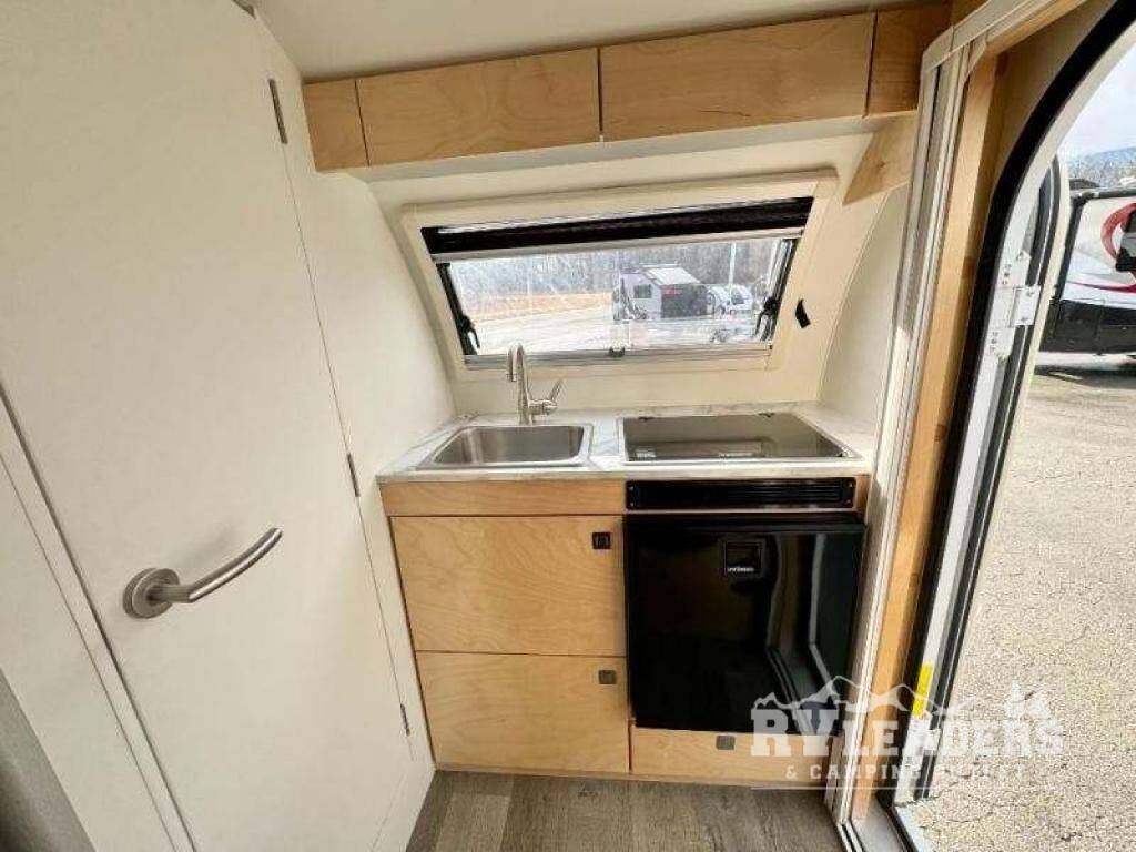 RVTrder's tweet photo. 🏕️Get set for a cozy adventure with this 2021 nuCamp TAB 320 S Teardrop Trailer ✨ Wet bath, split bed, indoor kitchen + Bluetooth media center. 😎 Make it yours today 👉 https://t.co/UdHRs9AXNU
#RVTrader #BuySellResearch #TeardropTrailer #nuCampTAB #AdventureReady #Camping https://t.co/tPESFbtiWG