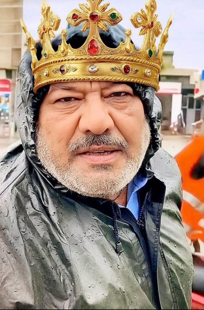 اس شخص کی ویڈیو لوگ ویسے ہی ایک آدھ دن بعد بھول جاتے لیکن طاقت میں بدمست نظام نے طے کر رکھا ہے کہ انہوں نے ذلالت دیکھنی ہی دیکھنی ہے۔ وہ شخص جسے کوئی جانتا نہیں تھا اِسوقت طاقتوروں کی حماقت کی وجہ سے سوشل میڈیا پر ہیرو بنا دیا گیا ہے۔ اس شخص نے جو بولا تھا وہ ہر دوسرا شخص بول رہا