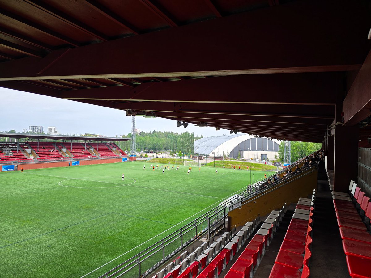 12.7.2025
VJS 1-1 FC Honka
Kakkonen🇫🇮⚽️

Myyrmäki stadion has history mostly for club bankruptcies and when 2013 Lech Poznań fanatics entered stands looking more prepared for MMA match than following football. Still one of top stadions in Finland even it was built in early 2000s.