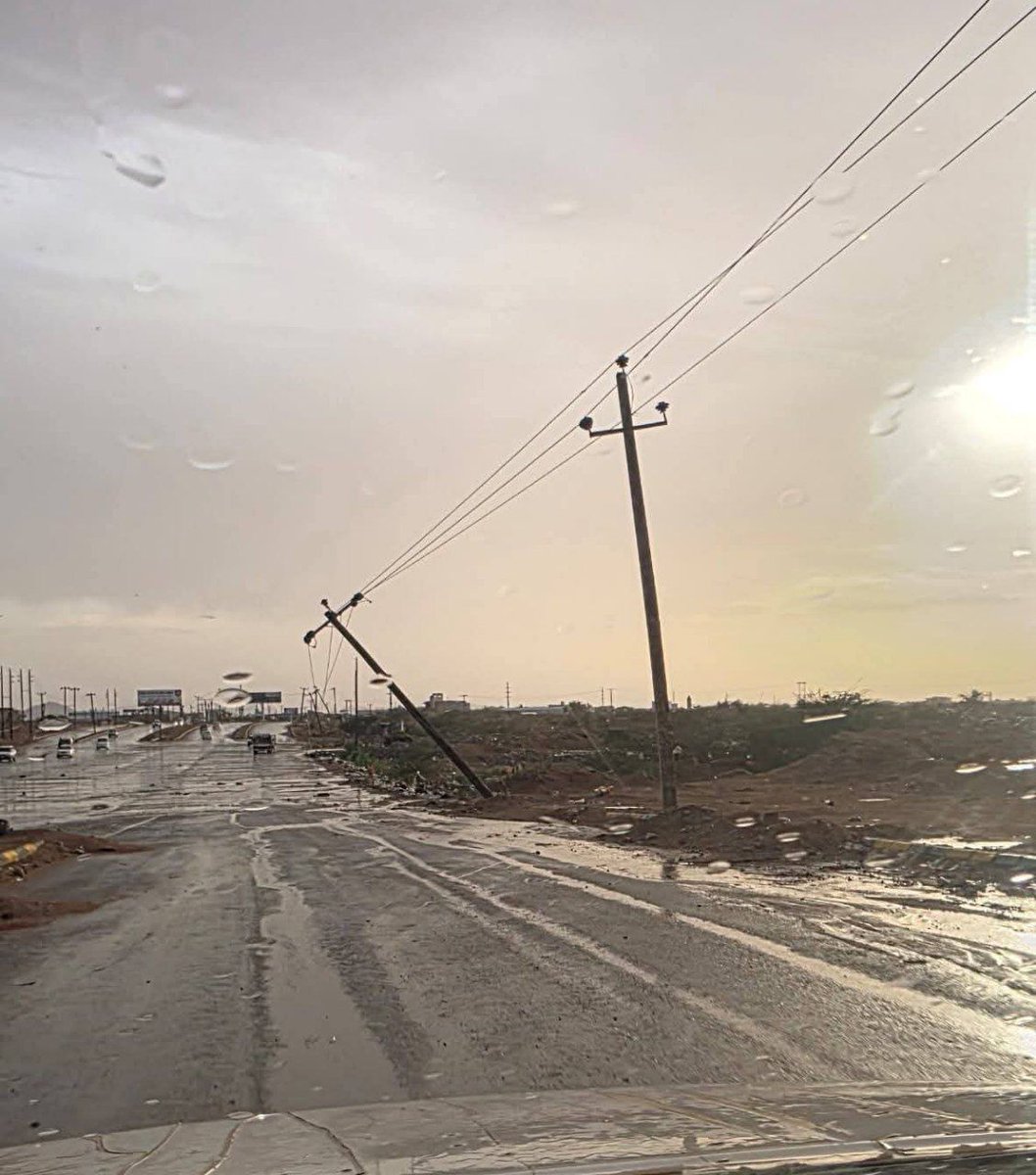 مساء الخير يا #شبوة

نبارك لابناء #عتق وصول الكهرباء للقاع وذلك قرب جسر وادي عتق

وكما يقول عمي حسين الرفاعي(ابوخالد)
#شبوة_بخير والقادم أفضل وبيعجبكم🫶🏼

#علي_النسي