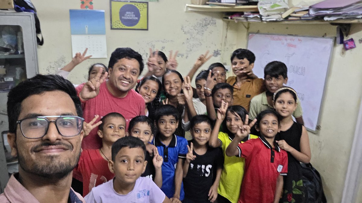 gullyclasses's tweet image. A heartfelt thank you to SB Ghosh Sir for visiting Gully Classes Foundation, Ghatkopar today.
Your continued support towards education truly means a lot to all of us.
Grateful for your encouragement and belief in our mission.
#GullyClassesFoundation #SupportEducation #Gratitude