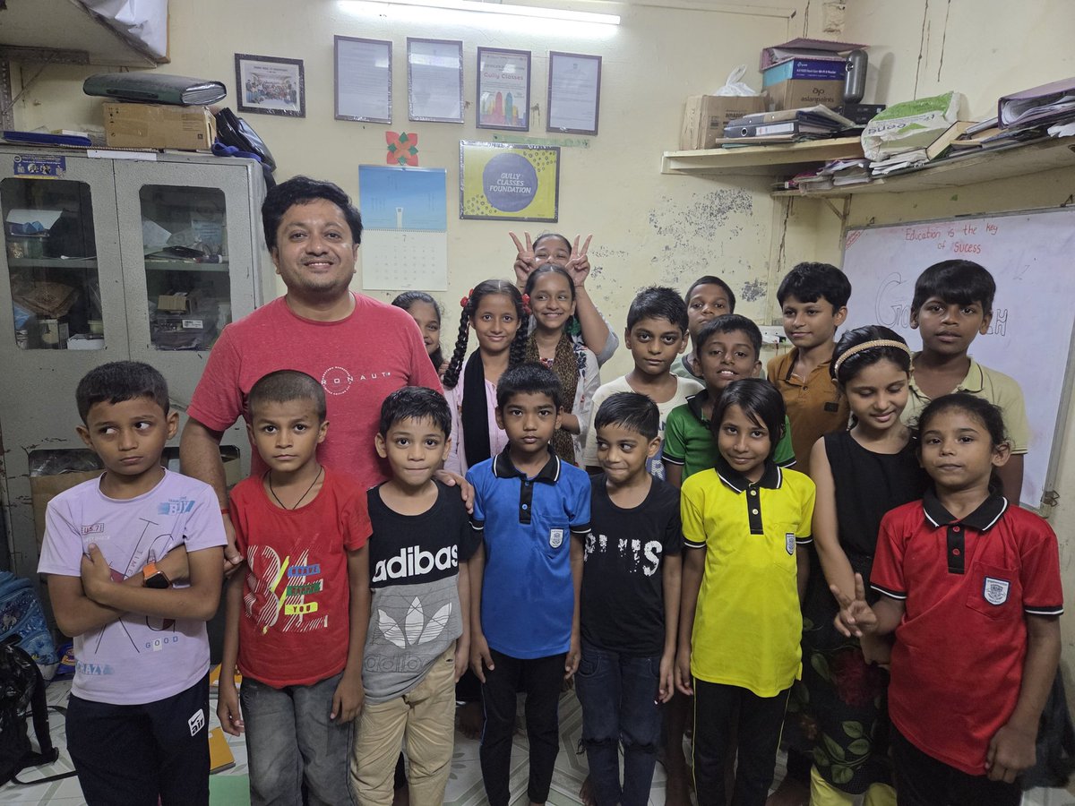 gullyclasses's tweet image. A heartfelt thank you to SB Ghosh Sir for visiting Gully Classes Foundation, Ghatkopar today.
Your continued support towards education truly means a lot to all of us.
Grateful for your encouragement and belief in our mission.
#GullyClassesFoundation #SupportEducation #Gratitude