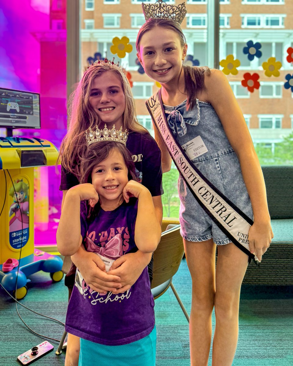 ShrinersLex's tweet image. You should see our patients in a crown 👑 Carlee, a Shriners Children’s Lexington patient and Miss East South Central, recently stopped by to spread a little sparkle!
Thanks for stopping by to pass out tiaras and toys 💖