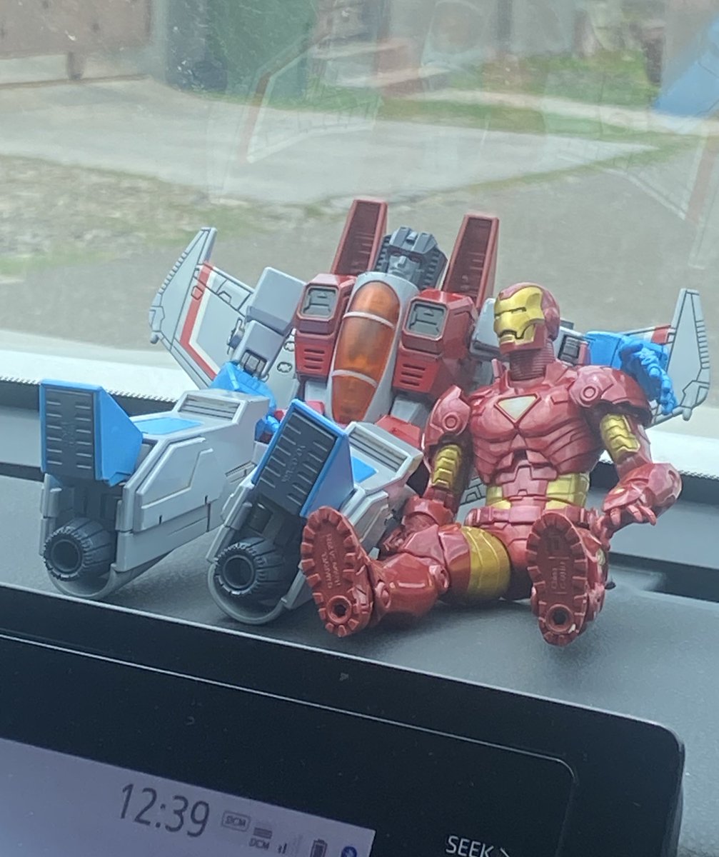 Omg they’re dating