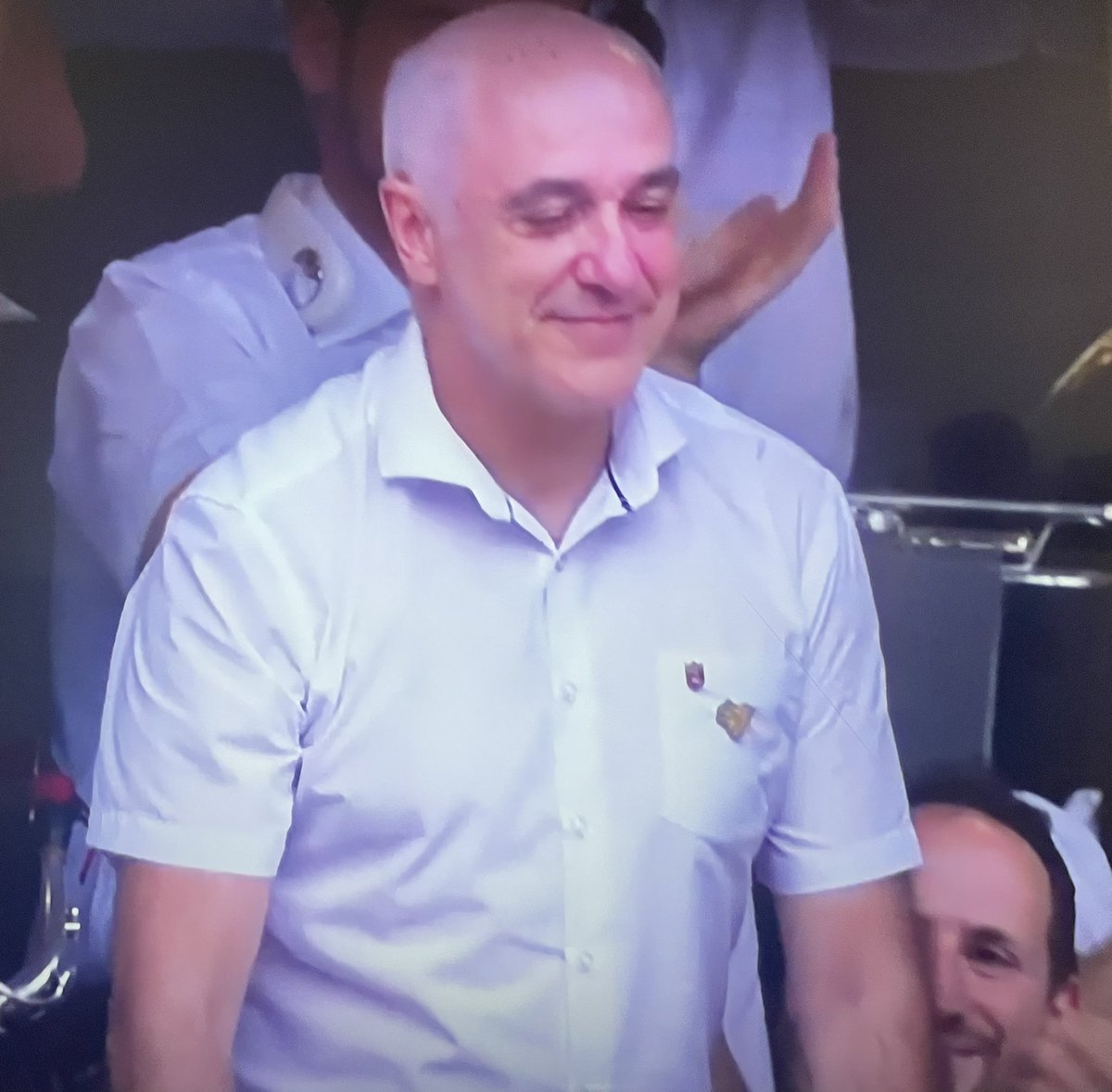 Pamplona sabe rendir honor a TODOS los protagonistas de los San Fermines. Última vez que dirige a “La Pamplonesa” 👏🏻👏🏻👏🏻 #sanfermin2025