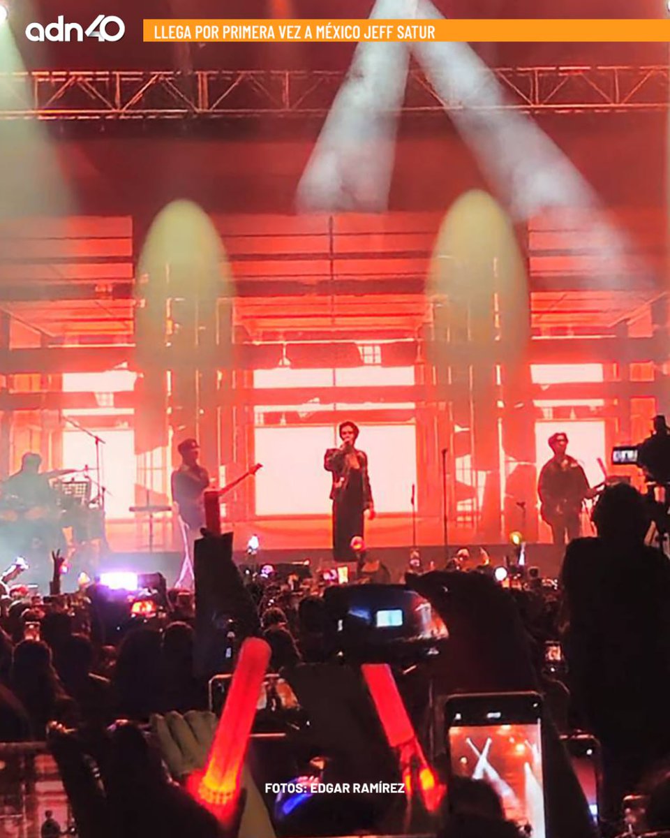 adnnoticiasmx's tweet photo. 💛🪐 ¡Una fecha inolvidable!
Por primera vez estuvo en México el cantante tailandés @jeffsatur y los #Saturdayss disfrutaron de una noche única
@JeffSaturMexico 🤩 @ThailandMexico 
Te dejamos unas estampas del evento
#JeffSaturRedGiantTour #JeffSaturRedGiantMexico #RedGiantConcertEnMexico #JeffSatur #RedGiantLatam #ฉันก่อนเจอเธอ