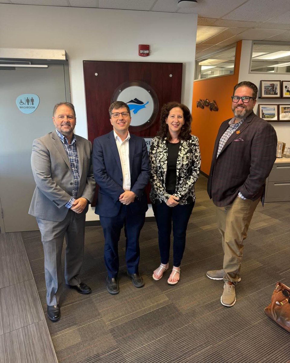 Garnett Genuis (@garnettgenuis) on Twitter photo Thank you <a href="/KronisTamara/">Tamara Kronis 🇨🇦</a> for facilitating a series of great meetings in Nanaimo to talk Jobs.
Tamara and her Conservative colleagues on Vancouver Island are bringing more attention to the issues facing these communities than they have received in a very long time. Thank you <a href="/KronisTamara/">Tamara Kronis 🇨🇦</a> for facilitating a series of great meetings in Nanaimo to talk Jobs.
Tamara and her Conservative colleagues on Vancouver Island are bringing more attention to the issues facing these communities than they have received in a very long time.