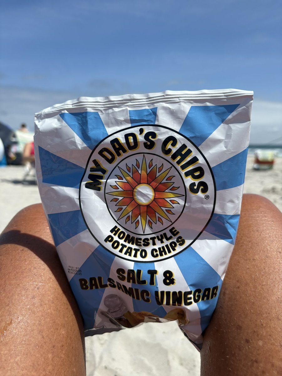 BLING4fun's tweet image. Nothing like a great chip on the beach @MyDads_Chips