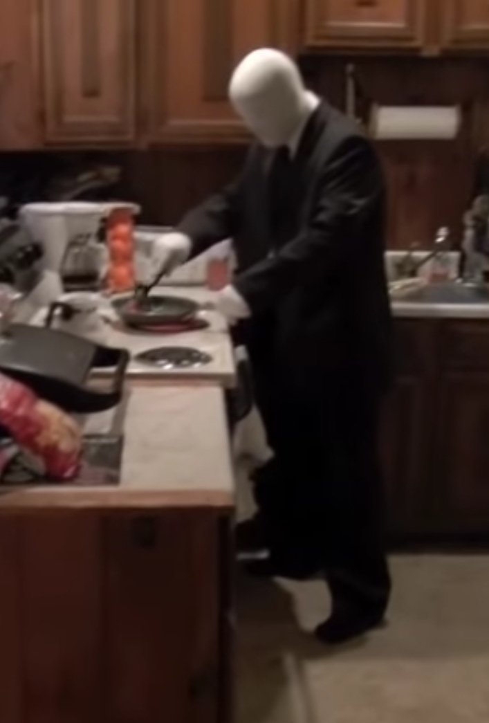 EpicGamerSause's tweet image. #forsaken my headcanon is the SLENDERMAN murdered coolkid, that’s why there’s an slenderman OO7N7 skin, and It’d add slenderma to the lore, other than him being in Area 51 with slasher (Jason)