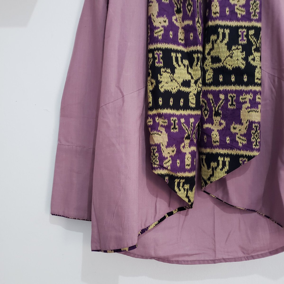 ninahrln's tweet photo. wts outer batik nya nih kak buat ngantor hari kamis/jumat, masih baru belum pernah dipakai ya https://t.co/6NXwEOPxme
