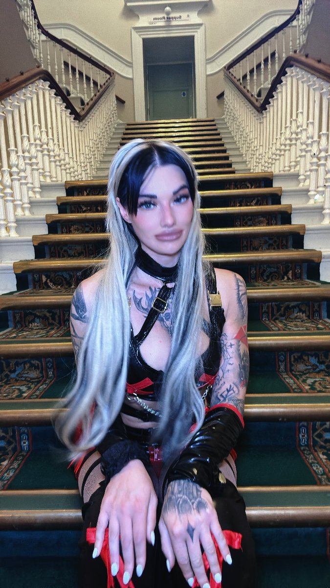 🖤🐦‍⬛❣️🎈always dress like you’re gonna meet your worst enemy