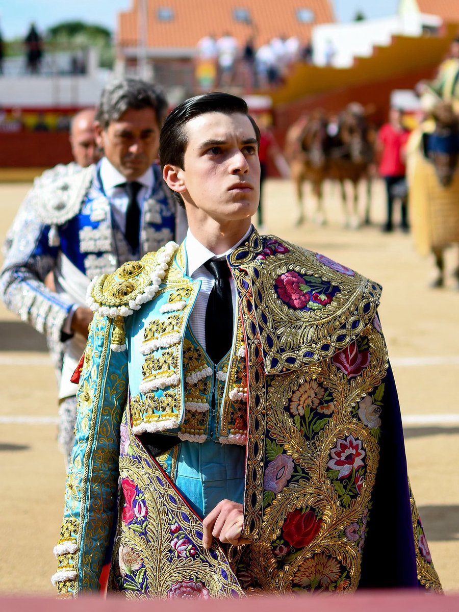 Esta noche os pido una oración por el novillero #SergionRollon gravemente herido durante la lidia del tercer toro de la tarde en la final a tres del Circuito de Novilladas de Madrid celebrada en Valdetorres del Jarama.

🙏🏼🕯