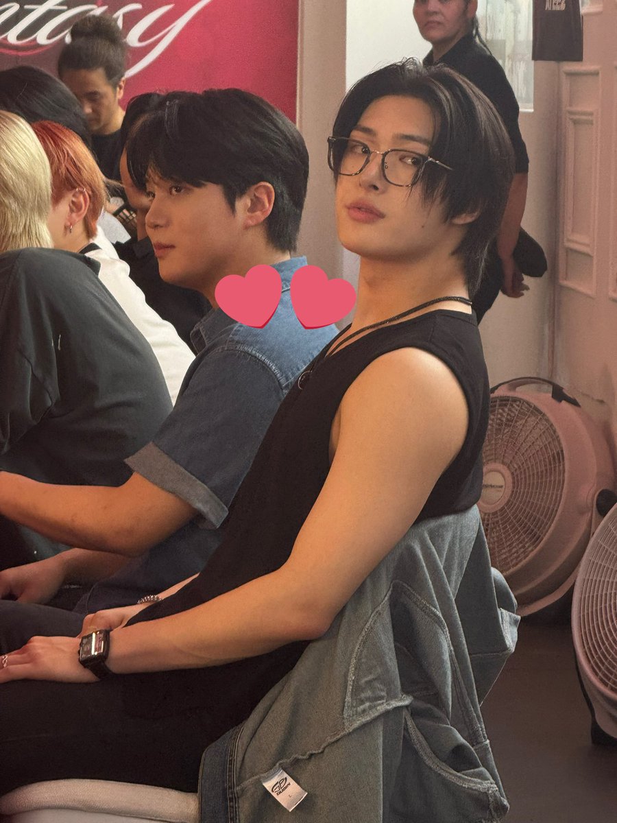mingitxt's tweet photo. he’s so ridiculously pretty https://t.co/7I4DpwpCyn