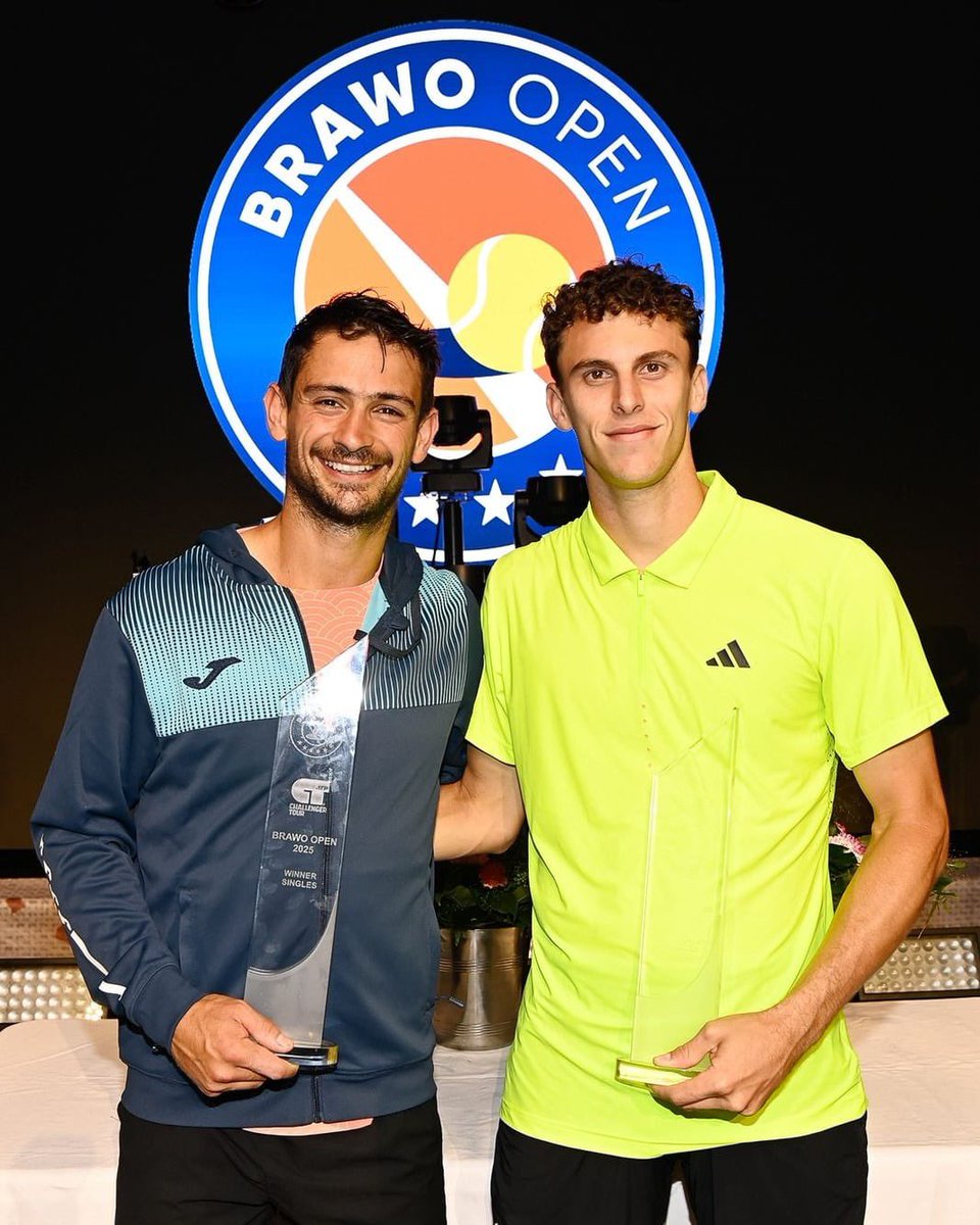 AATenis's tweet image. El tenis argentino lo hizo una vez más 🇦🇷 👏
@marianonavone1 🇦🇷 y @jmcerundolo 🇦🇷 definieron el título del Challenger 125 de Braunschweig 🇩🇪 que consagró a la Nave 🚀
🔝 Navone regresó al top 80 del ranking ATP y Cerúndolo queda al borde del top 100 🙌
¡Felicitaciones Mariano,…