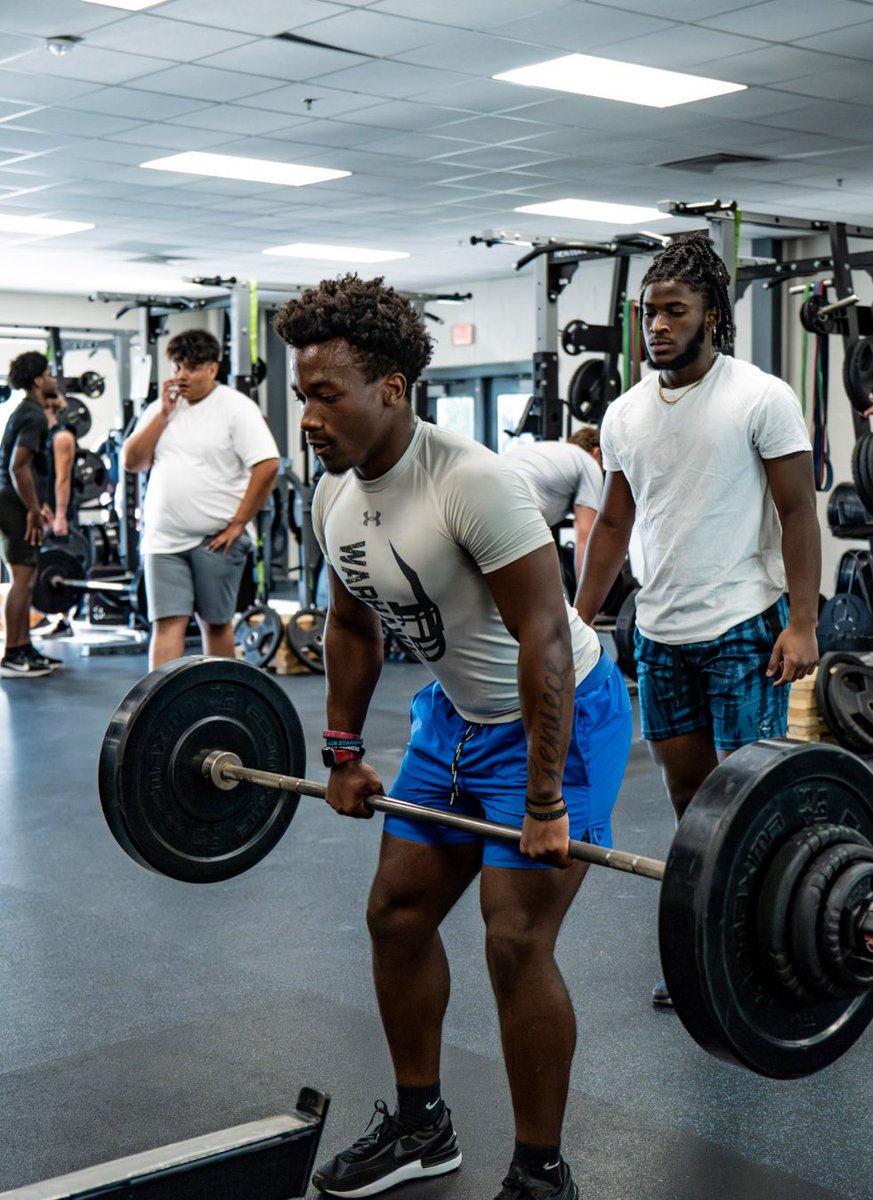 SKG_Strength's tweet image. Setting yourself apart from others is hard to do. I want to work with athletes who push the envelope and demand progress. Not just in themselves but others! You create your LEGACY… do you want to be the “one” or one of the “others”? #SKGBuilt #4theSKG
