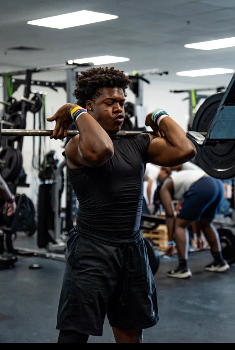 SKG_Strength's tweet image. Setting yourself apart from others is hard to do. I want to work with athletes who push the envelope and demand progress. Not just in themselves but others! You create your LEGACY… do you want to be the “one” or one of the “others”? #SKGBuilt #4theSKG