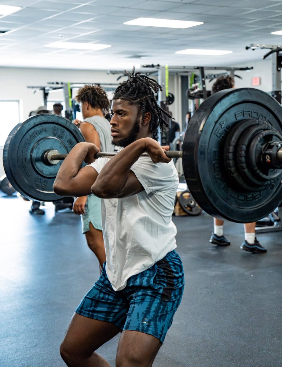 SKG_Strength's tweet image. Setting yourself apart from others is hard to do. I want to work with athletes who push the envelope and demand progress. Not just in themselves but others! You create your LEGACY… do you want to be the “one” or one of the “others”? #SKGBuilt #4theSKG