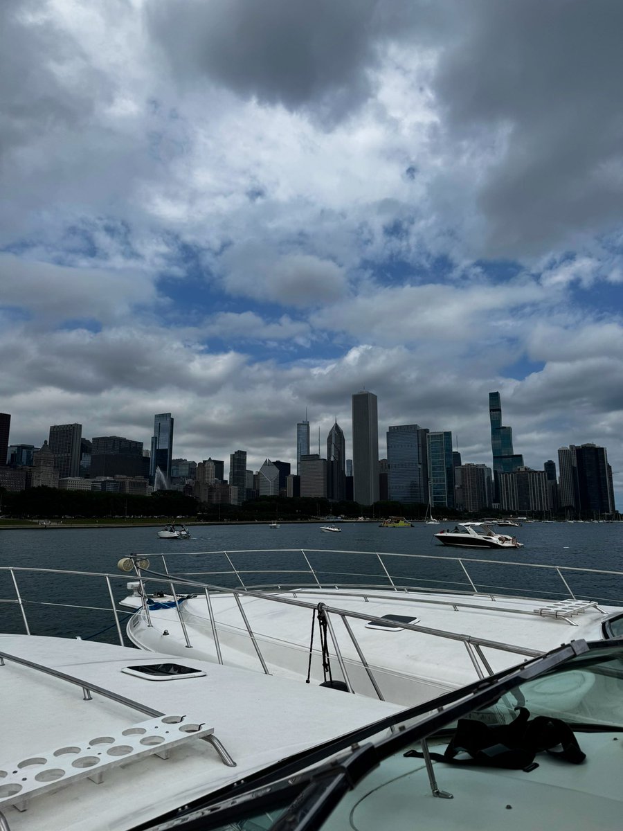r_l00sky's tweet image. Boat