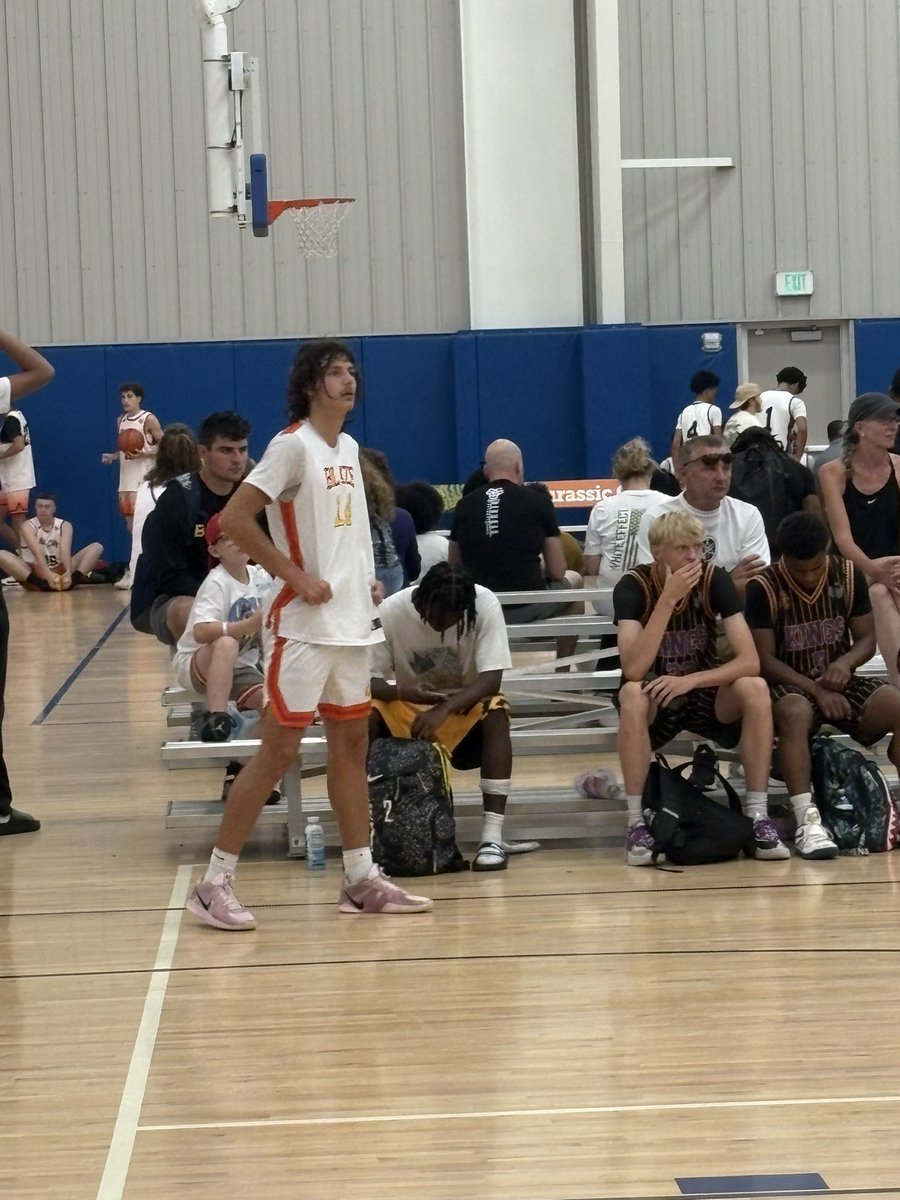 Team Blaze Anthony Renne is on fire 7 straight 3’s🔥🔥

#BIGSHOTS #MyrtleBeachLive2